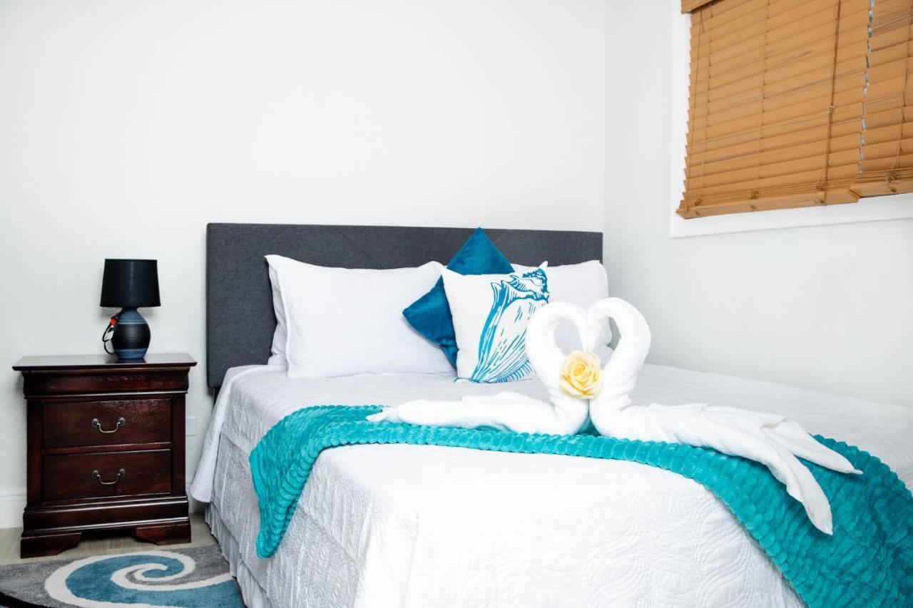 Sheer Bliss Beachview Apt #2 George Town Buitenkant foto
